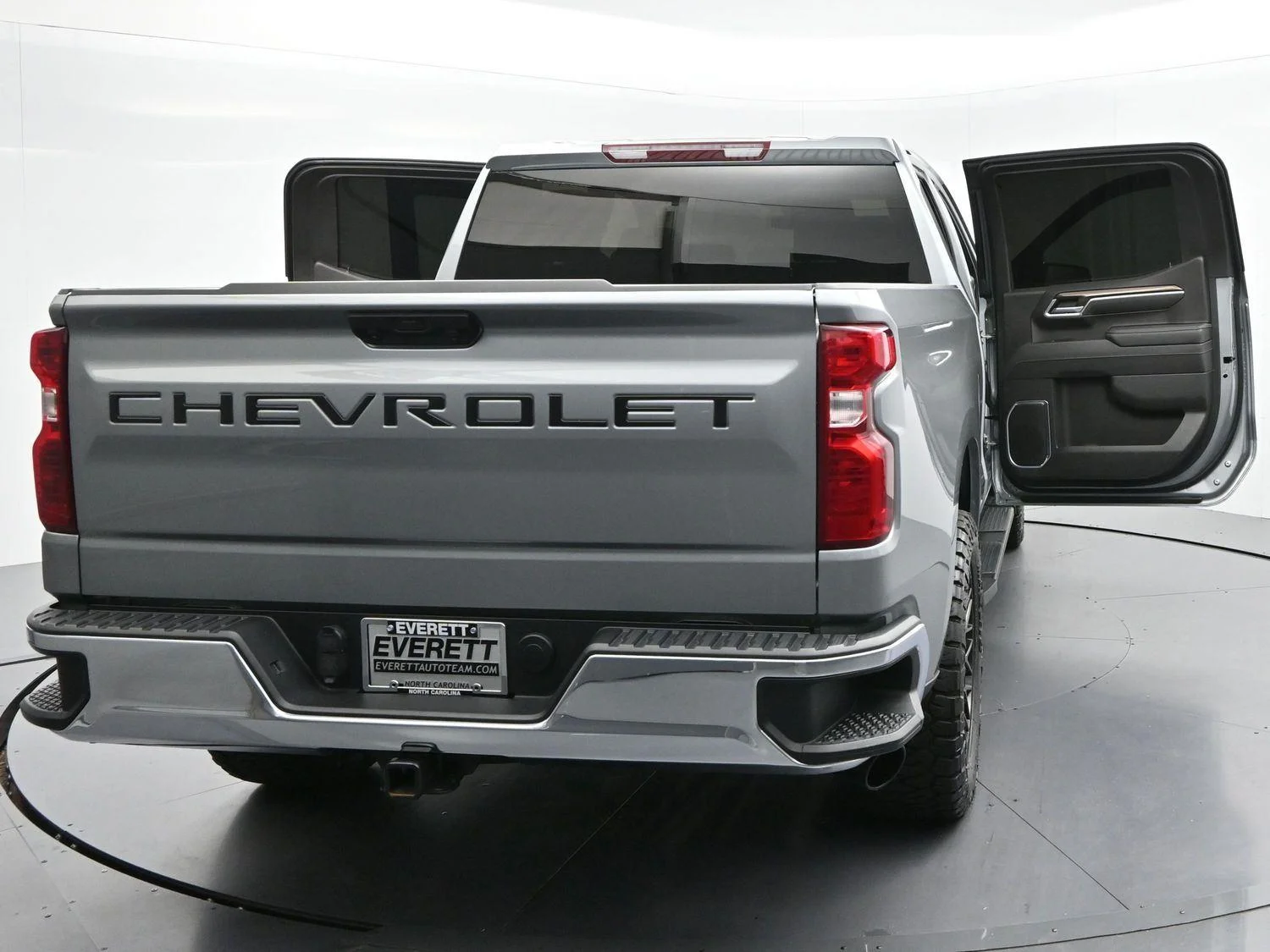 Used 2025 Sterling Gray Metallic Chevrolet LT image 44