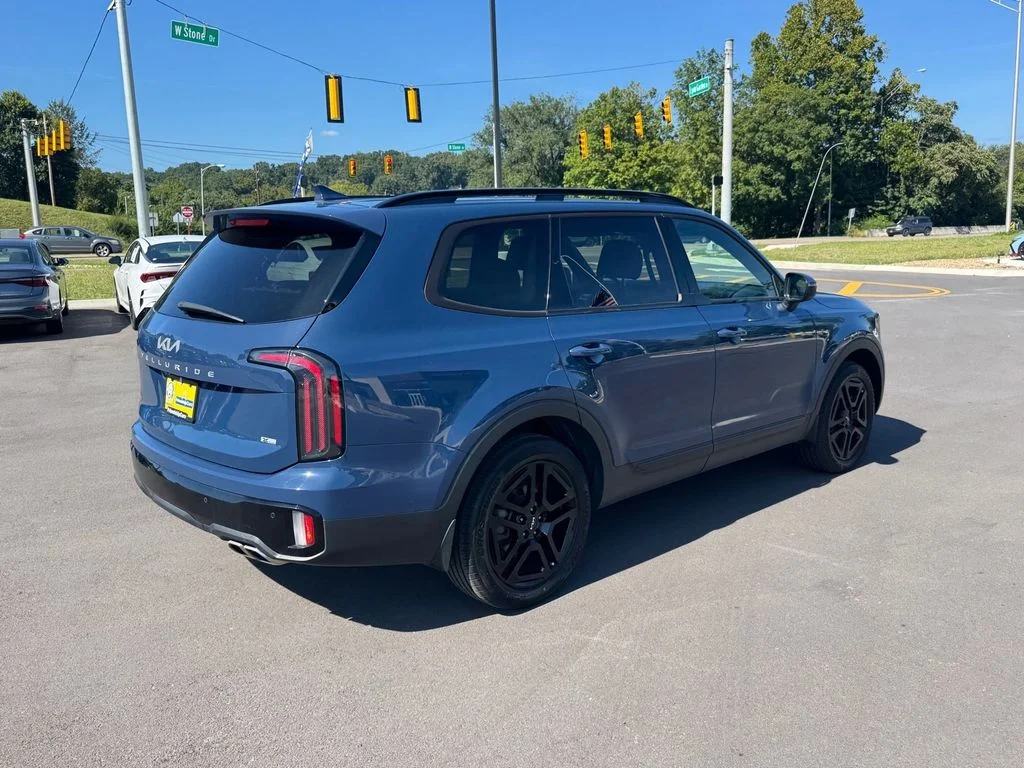 Used 2024 Black Kia EX X-Line image 3