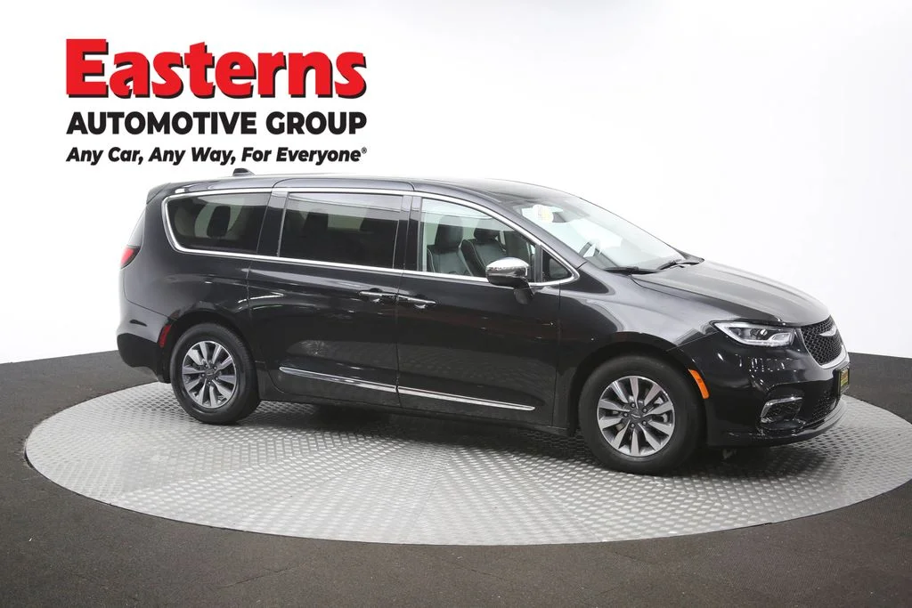 Used 2023 Black Chrysler Limited image 51