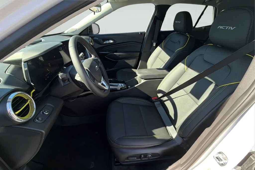 New 2026 Summit White Chevrolet ACTIV image 18