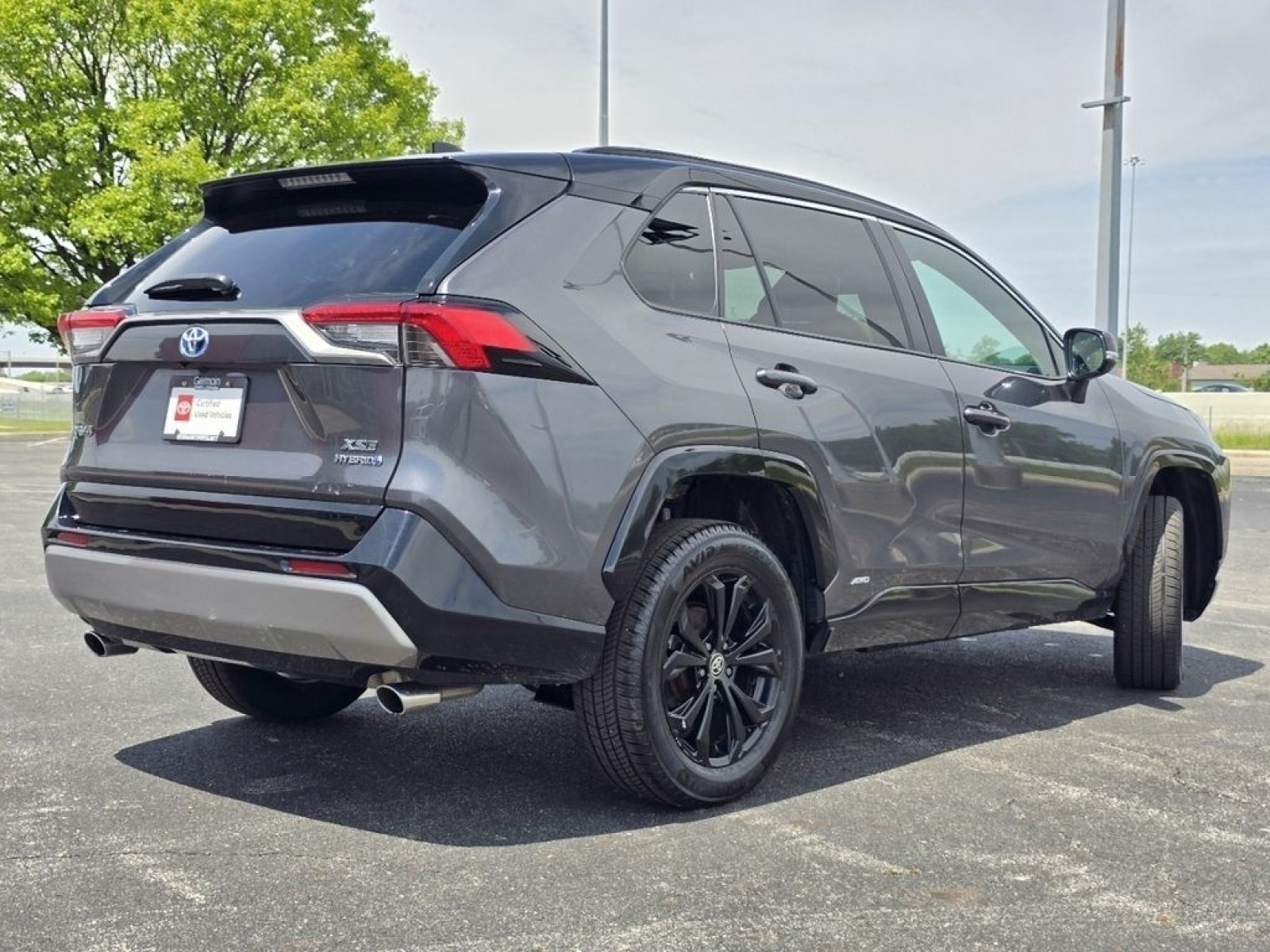 Used 2022 Midnight Black Metallic Toyota XSE image 15