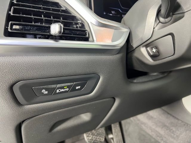 New 2026 White BMW sDrive40i image 22