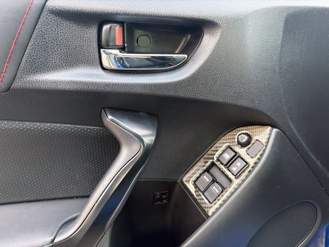 Used 2018 Blue Subaru Premium image 17