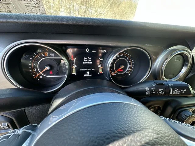 Used 2021 White Jeep Unlimited Sahara image 12