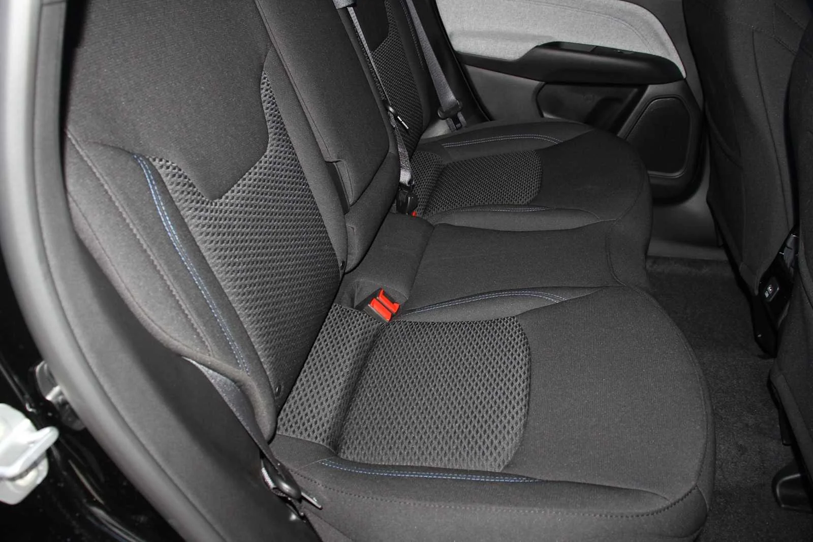 Used 2025 Diamond Black Crystal Pearlcoat Jeep Sport image 23