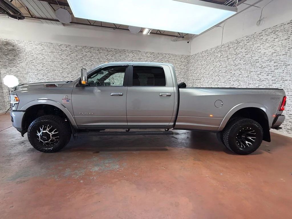 Used 2022 Billet Silver Metallic Clearcoat Ram Laramie image 4