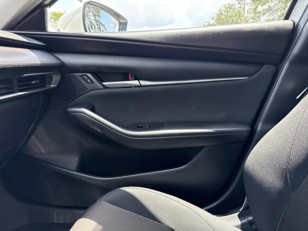 Used 2025 White Mazda 2.5 S image 30