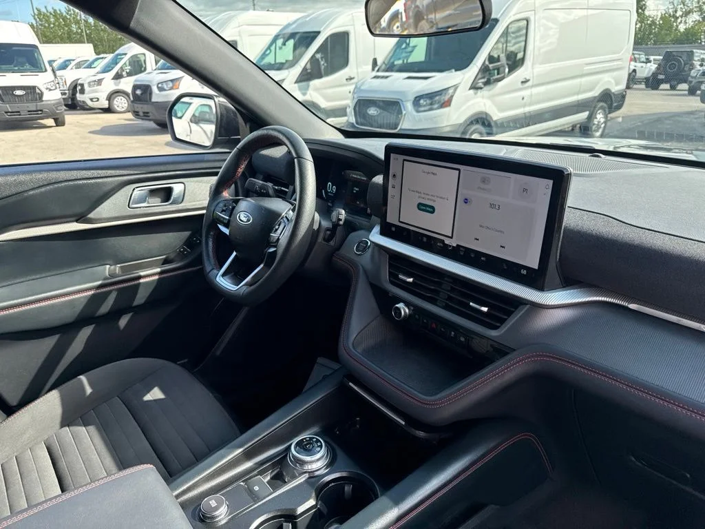 Used 2025 Gray Ford ST-Line image 37