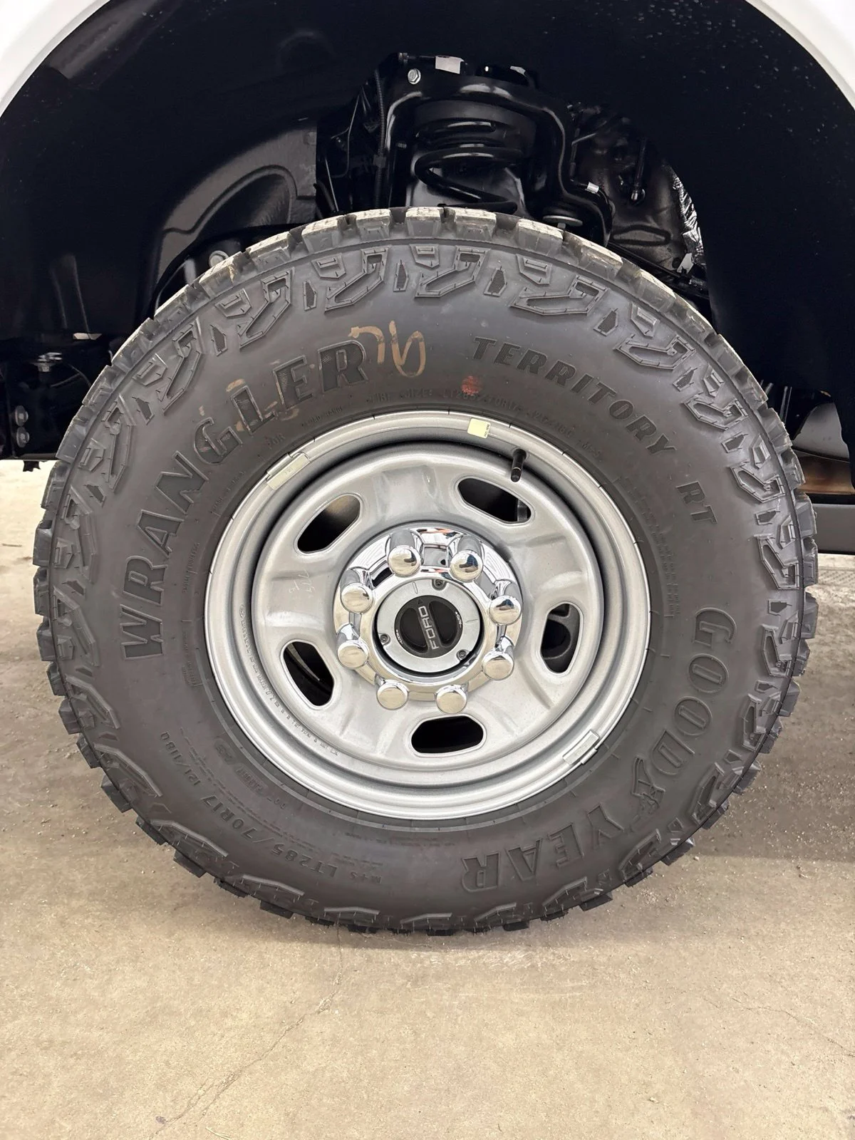 New 2027 Oxford White Ford F-250® XL image 19