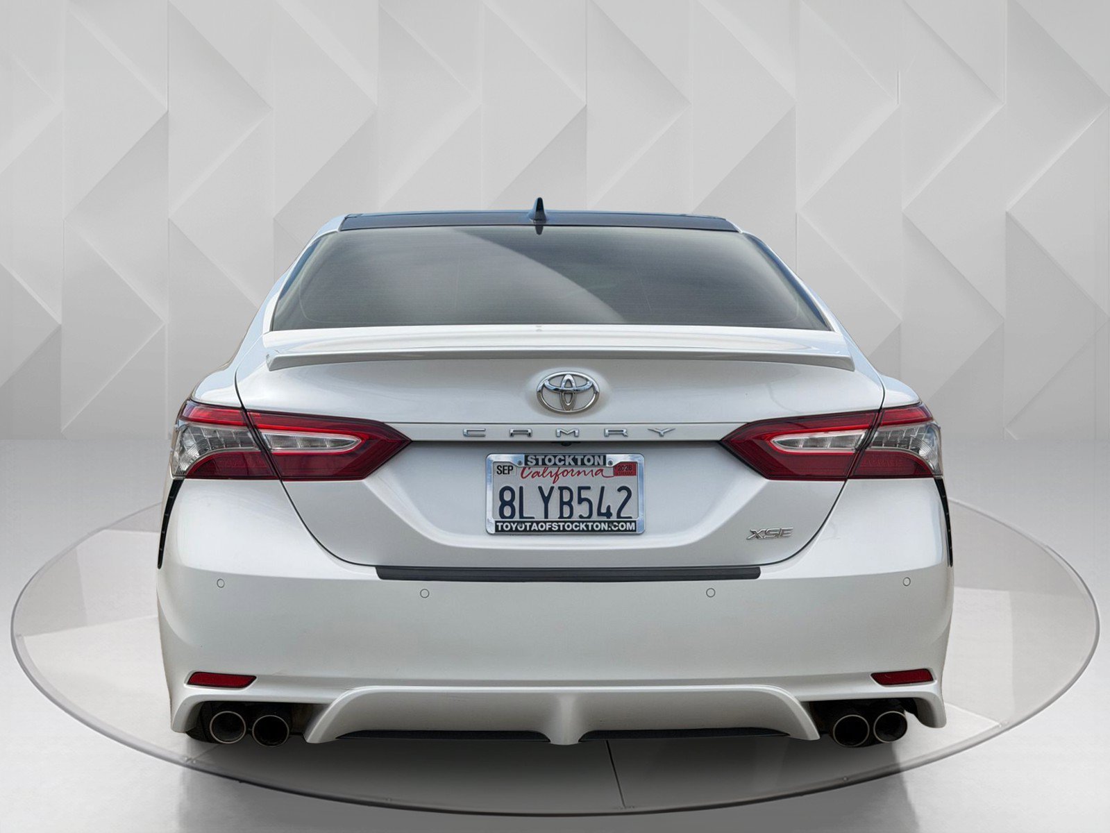 Used 2019 Wind Chill Pearl Toyota XSE V6 image 4