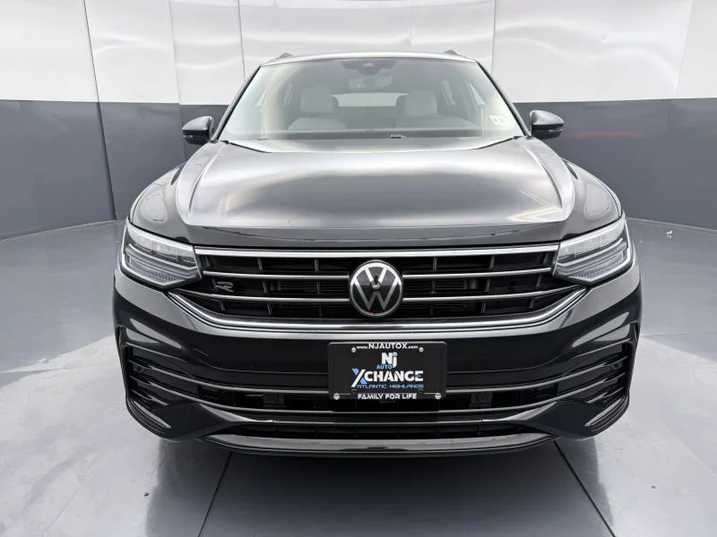 Used 2023 Black Volkswagen SE R-Line Black 4MOTION Sport Utility 4D image 2