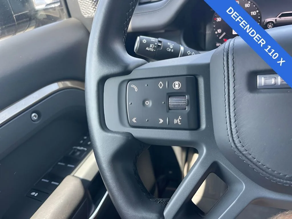 Used 2024  Land Rover X image 19
