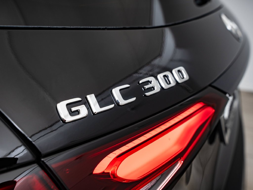 Used 2026 Black Mercedes-Benz GLC 300 image 16
