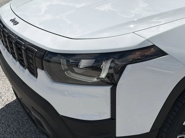 New 2026 Bright White Clear-Coat Exterior Paint Jeep Limited image 8