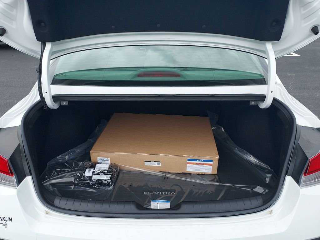 New 2026 White Hyundai SE image 20
