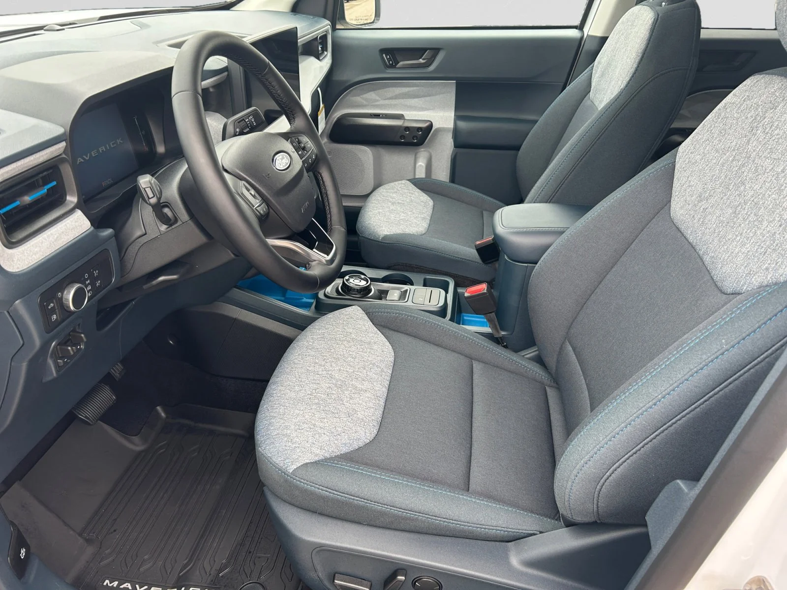 New 2026 Oxford White Ford XLT image 13