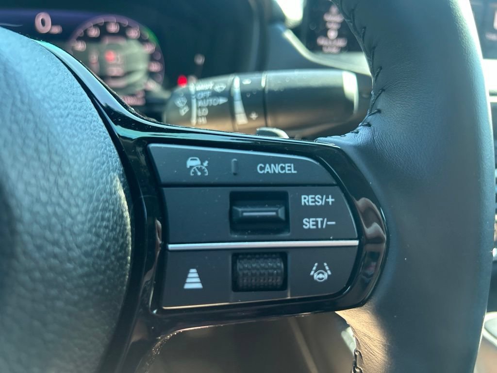 Used 2024 Solar Silver Metallic Honda Touring image 25