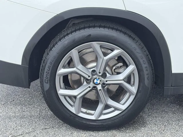 Used 2024 White BMW sDrive30i image 7