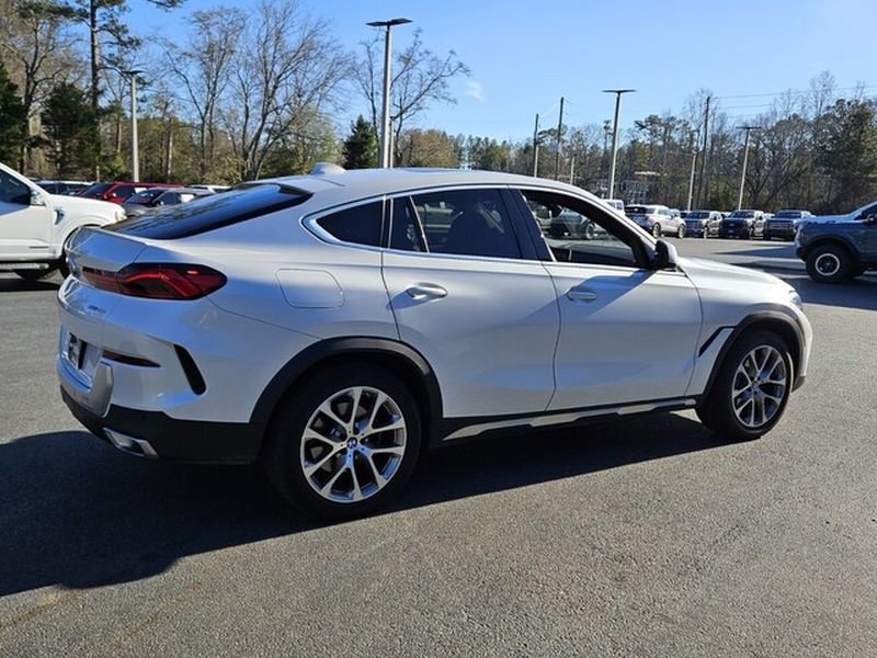 Used 2023 Mineral White Metallic BMW xDrive40i image 17