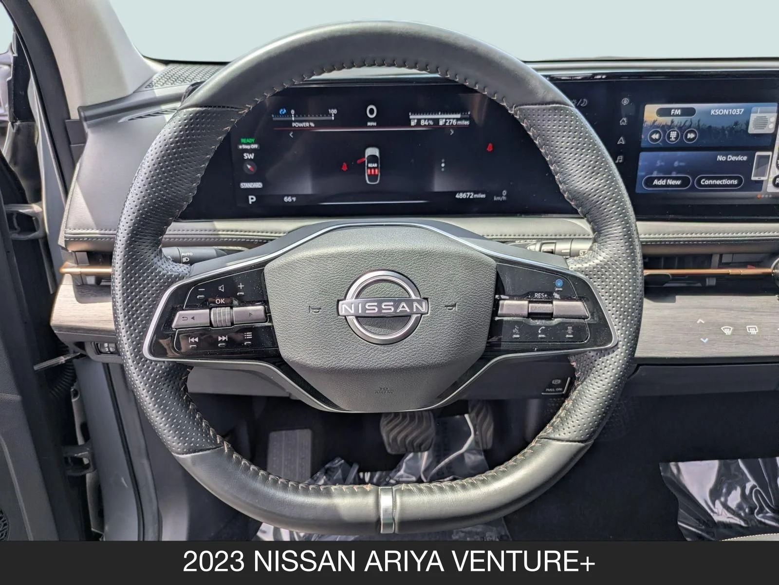 Used 2023 Boulder Gray Pearl/Black Diamond Pearl Nissan VENTURE+ image 12