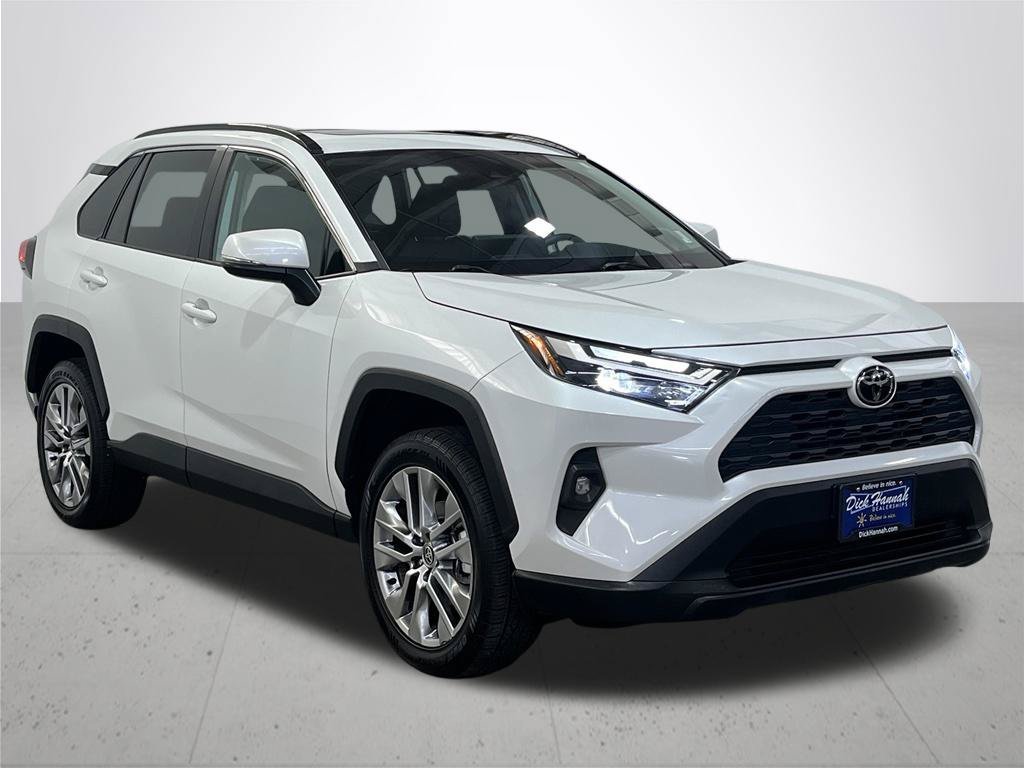 Used 2023 Beige Toyota XLE Premium image 8