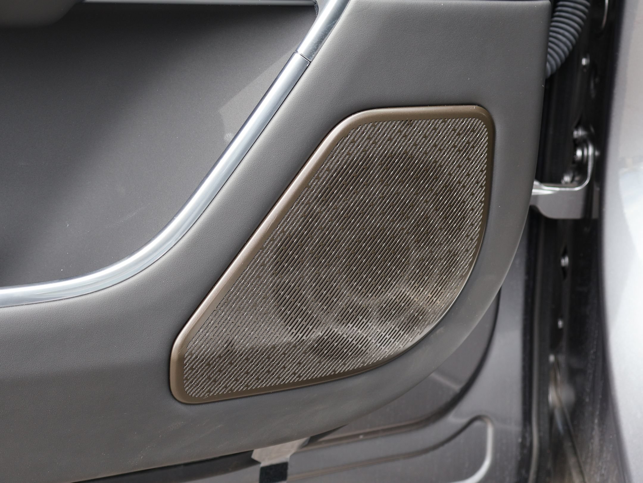 Used 2025 Eiger Gray Metallic Land Rover Autobiography image 16