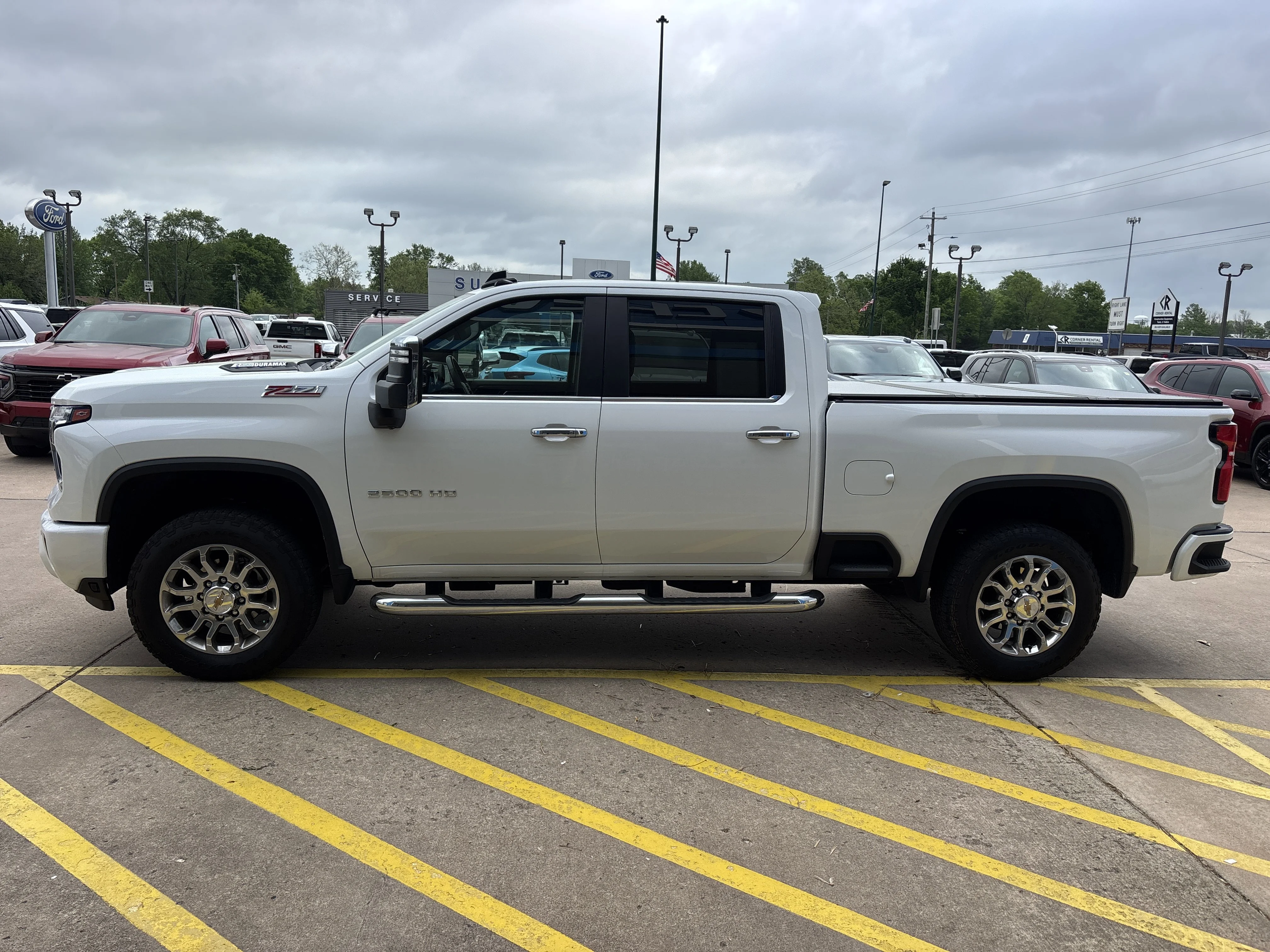 Used 2025 Summit White Chevrolet LT 4WD image 10