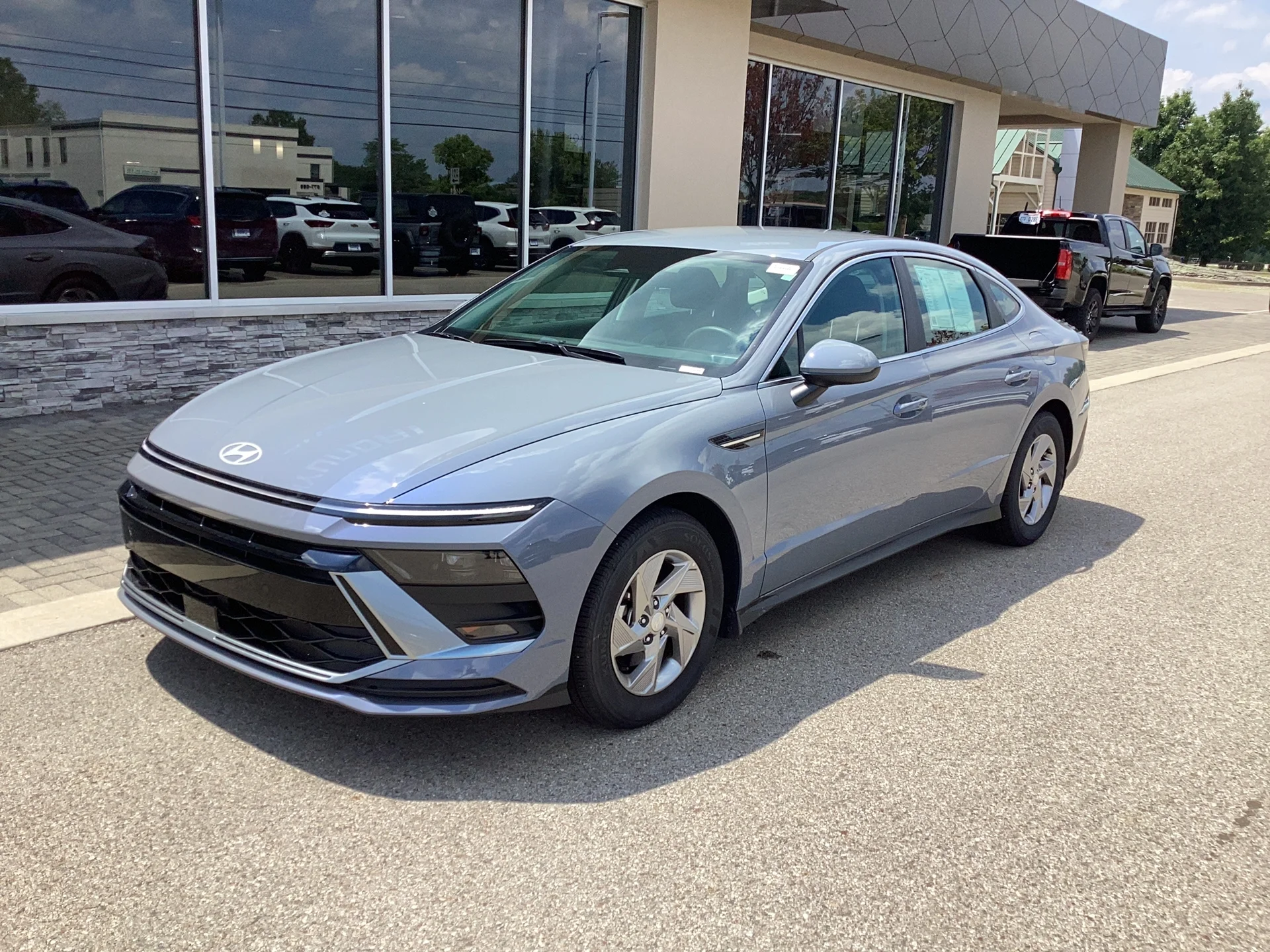 Certified Used 2026 Transmission Blue Pearl Hyundai SE image 8