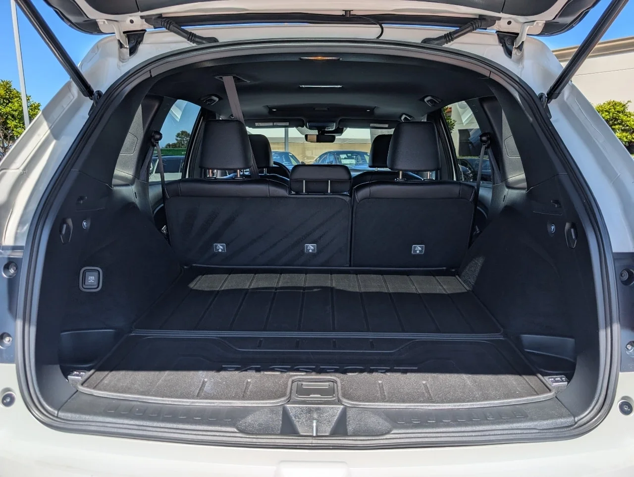 Used 2025 Platinum White Pearl Honda EX-L image 15