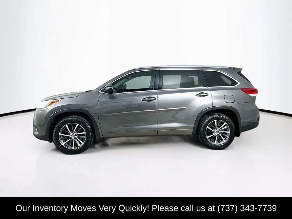 Used 2018 Predawn Gray Mica Toyota XLE image 4