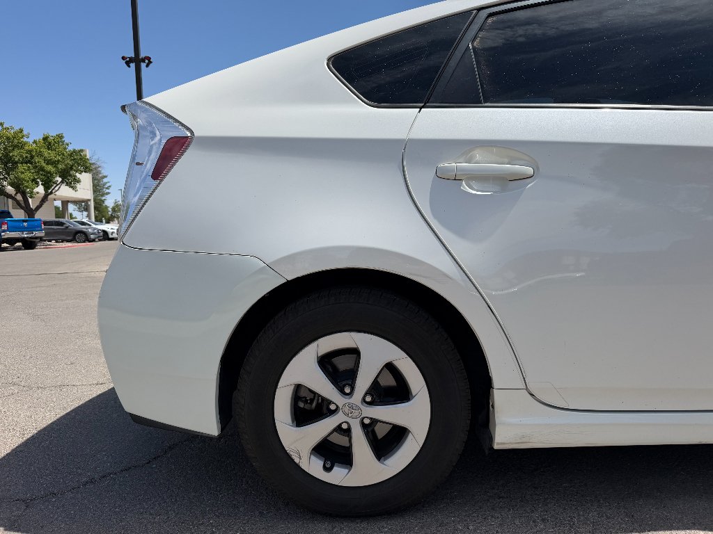Used 2012 White Toyota One image 6