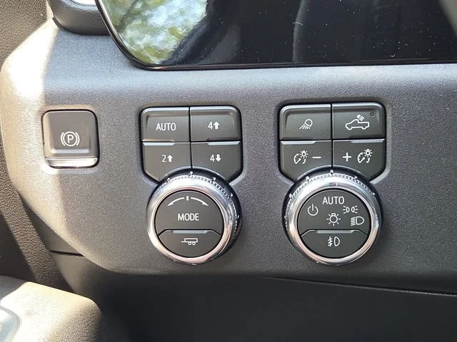 2026 GMC Sierra 1500 SLT - Photo 9