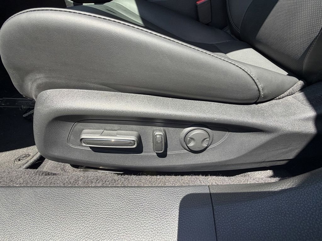 Certified Used 2025  Honda Touring image 23