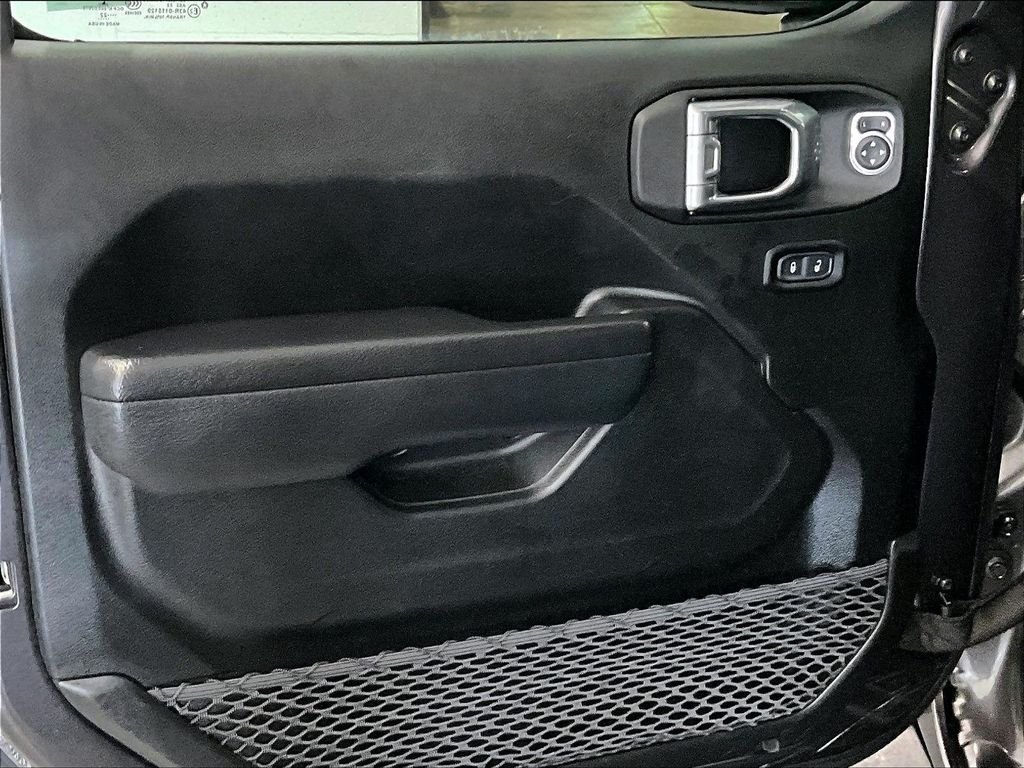 Used 2022 Granite Crystal Metallic Clearcoat Jeep Sport S image 9