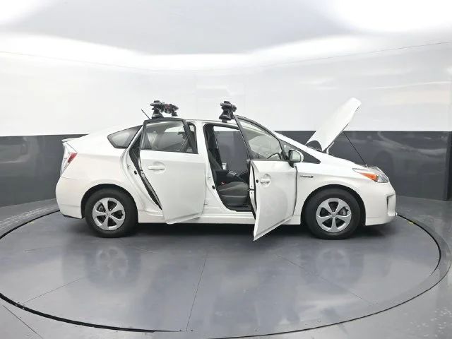 Used 2013 White Toyota Two image 46