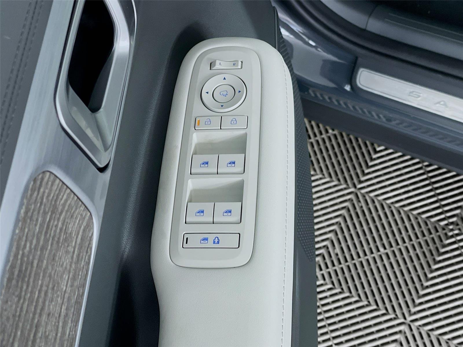 Used 2024 Ecotronic Gray Hyundai Calligraphy image 17