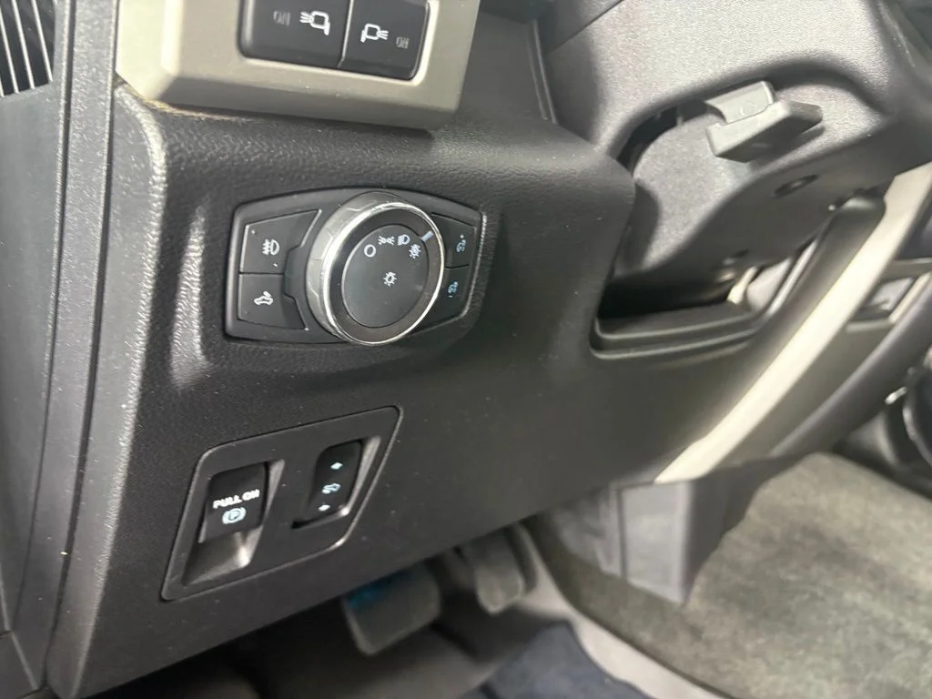 Used 2018 Ingot Silver Ford Lariat image 16