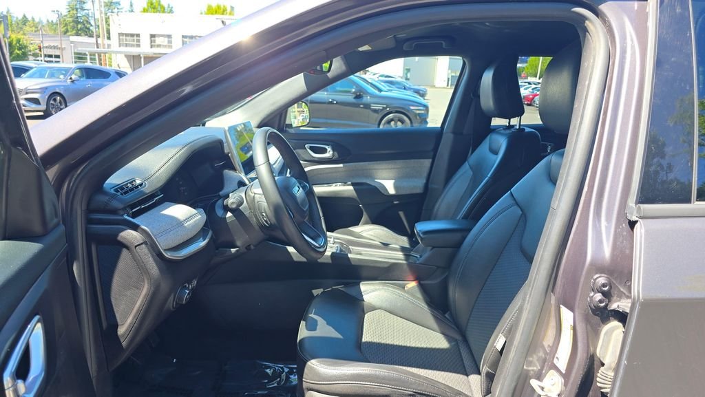 Used 2024 Gray Metallic Jeep Latitude image 21