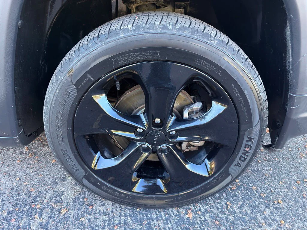 Used 2019 Black Jeep Latitude image 16