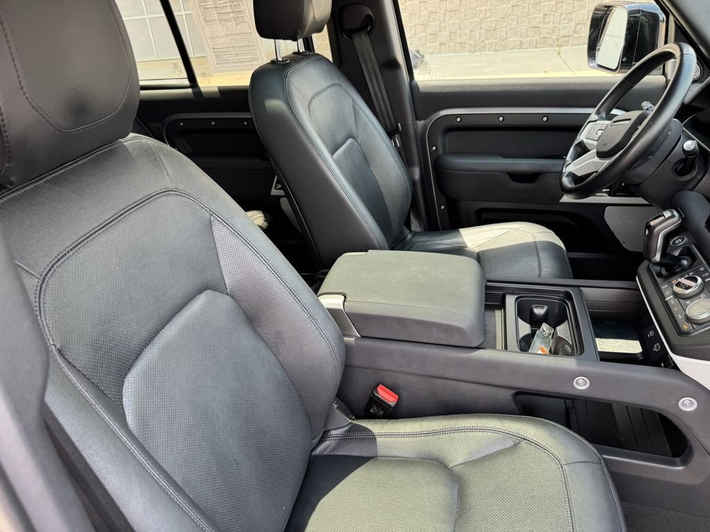 Used 2023 Gray Land Rover S image 32