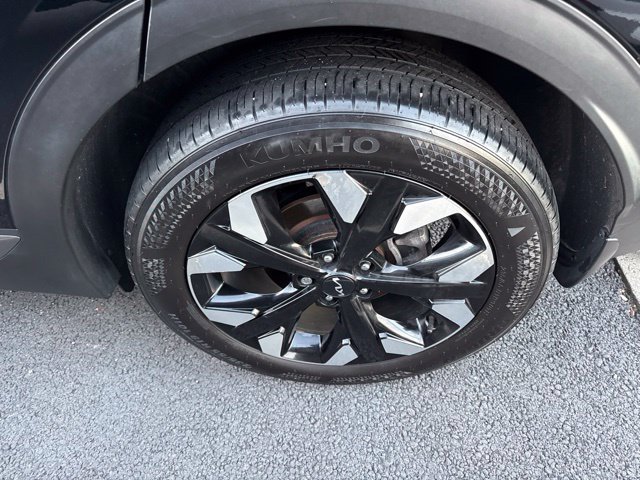 Used 2023 Black Kia X-Line image 5