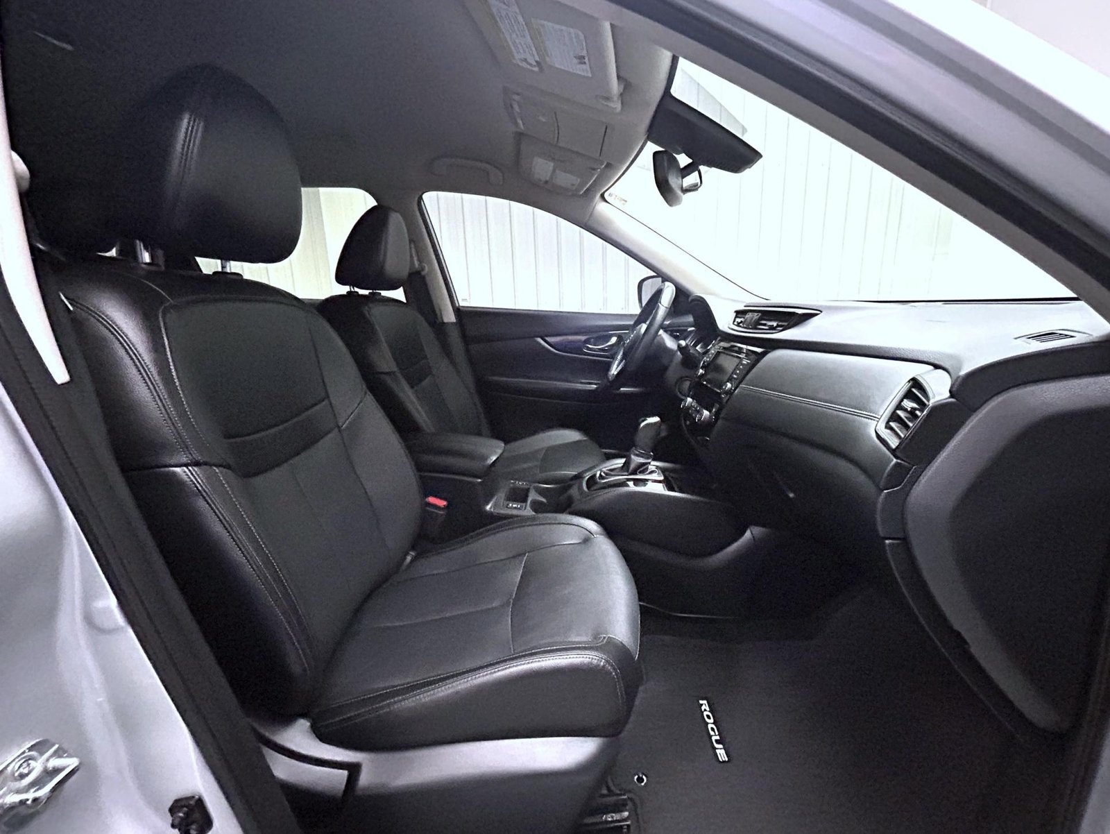 Used 2018 Brilliant Silver Nissan SL image 15