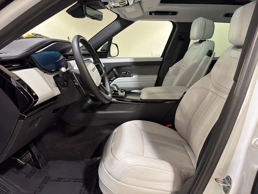 Used 2023 Fuji White Land Rover SE image 11