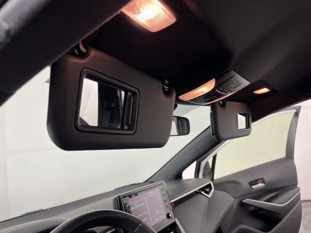 Certified Used 2022 Pearl Toyota SE image 27