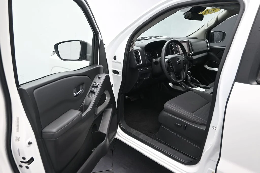 Used 2022 White Nissan SV image 12