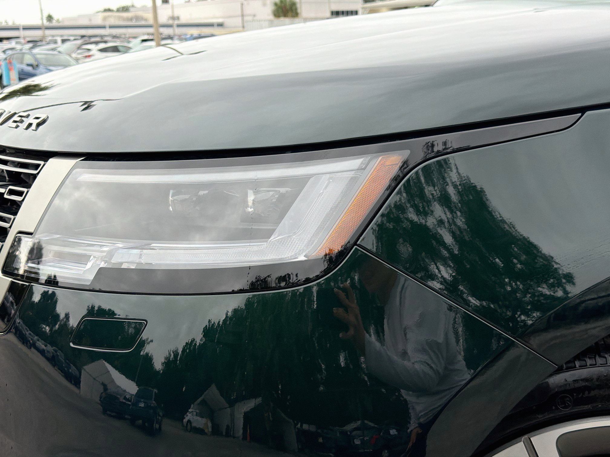New 2027 British Racing Green LAND ROVER SE image 9