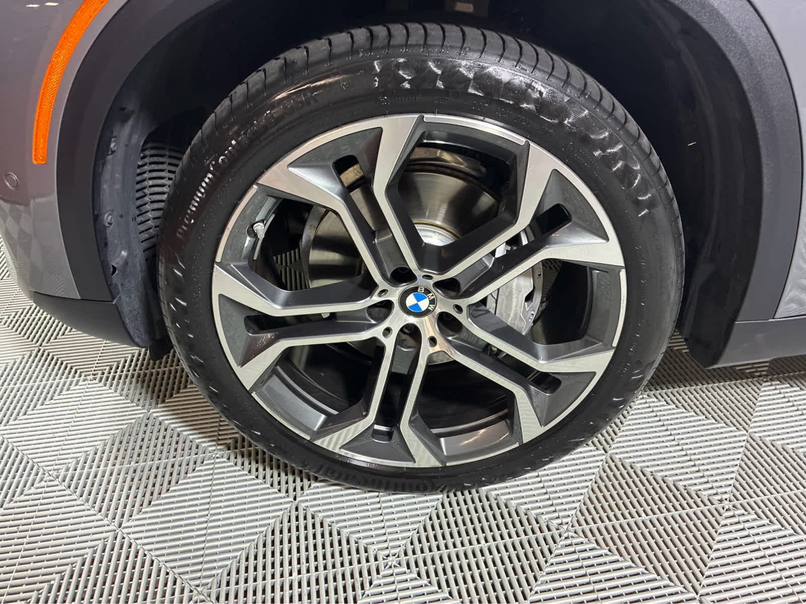 Used 2026 Skyscraper Grey Metallic BMW xDrive40i image 10