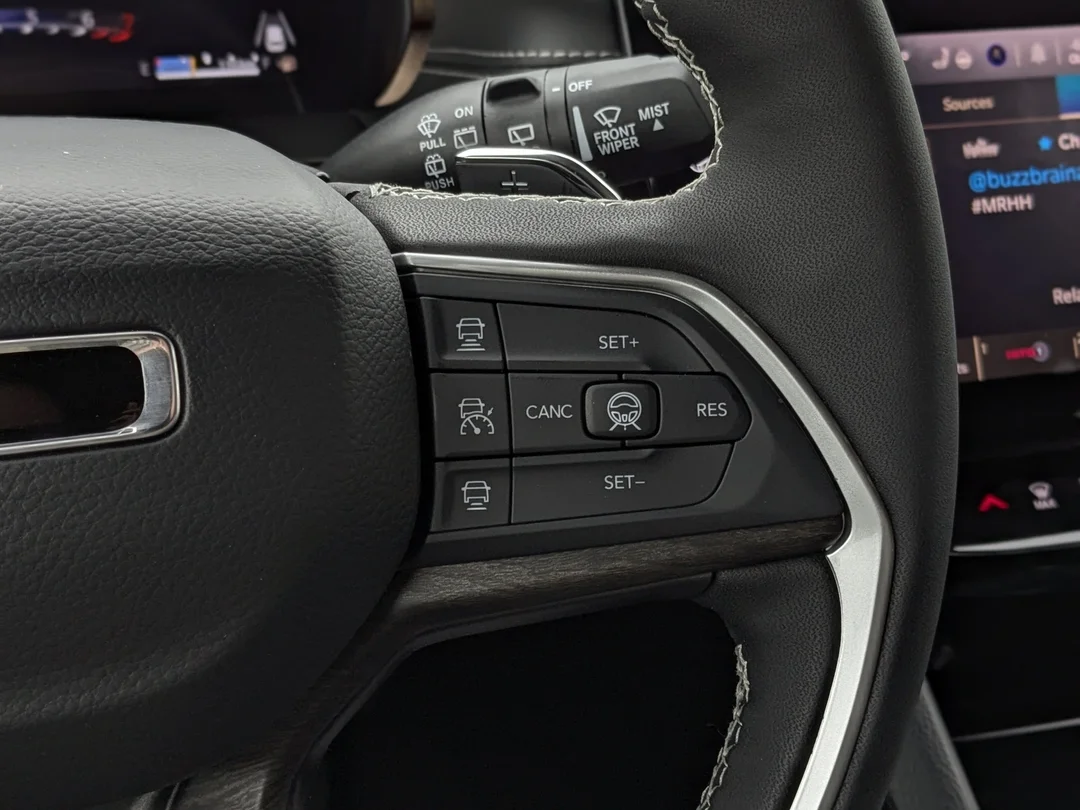 New 2026 Grey Jeep Limited Reserve - - 4x4 - Pano Sunroof - Nappa Lthr - Vent Seats - Tow Pkg - Remote Start & More! image 20