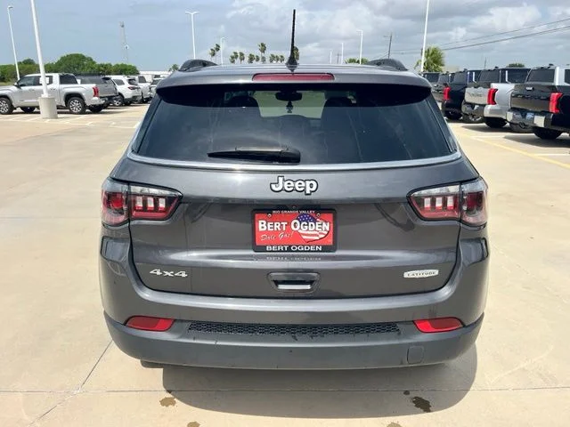 Used 2024 Gray Jeep Latitude image 3