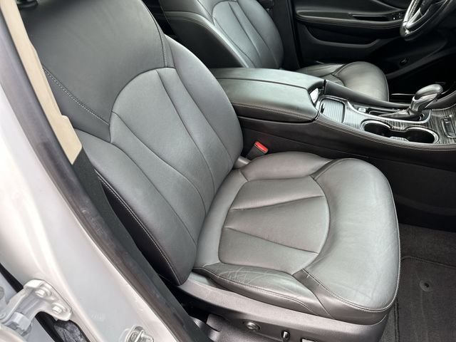 Used 2017 White Buick Premium I image 27